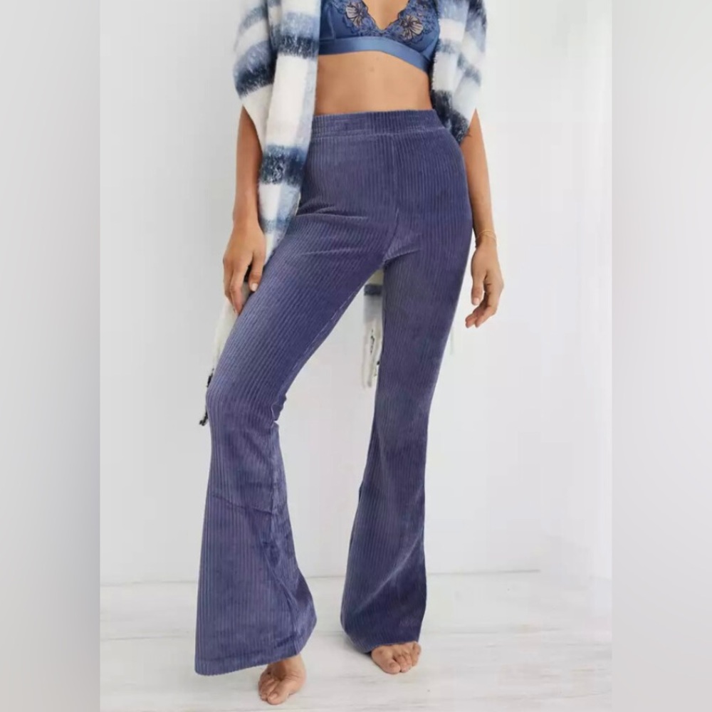 NWOT Gray Aerie Groove-On Velour High Waisted Flare Pant